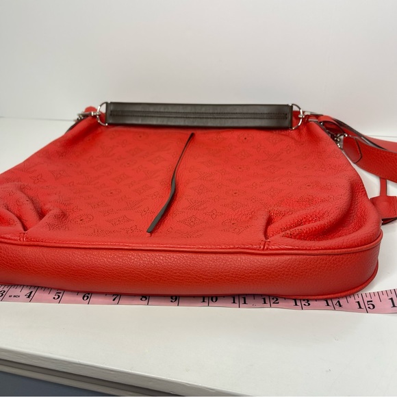 LOUIS VUITTON Mehene MM Mahina Shoulder Bag with Pochette - Picture 14 of 16